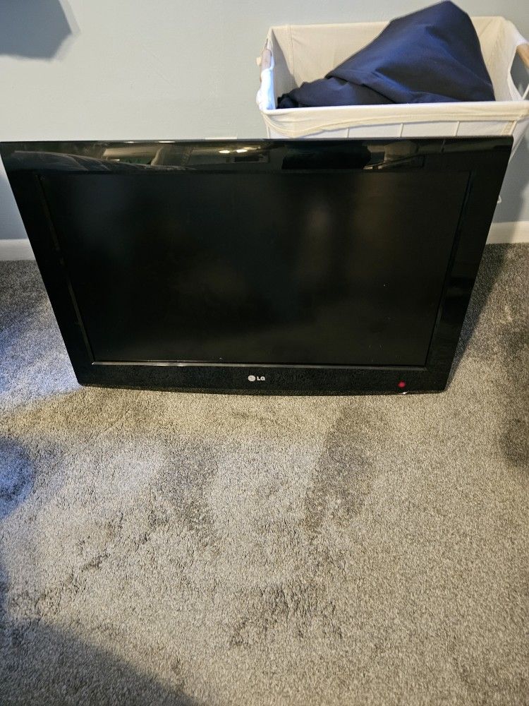 Tv 32 Inch, No Stand Or Remote.