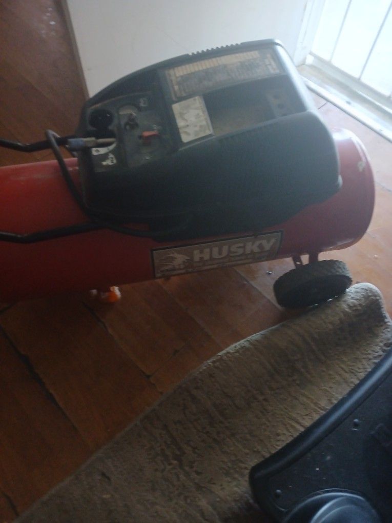 17 Gallon Eletric Huskey Air Compressor