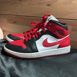 Black/white/gym Red Air Jordan 1