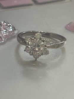 Beautiful 1 Ct Flower Moissanite Engagement Ring