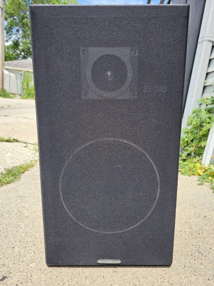 Sanyo SS-340 π΅ 8 Ohm Floor Standing Speaker β Walnut Finish β Vintage