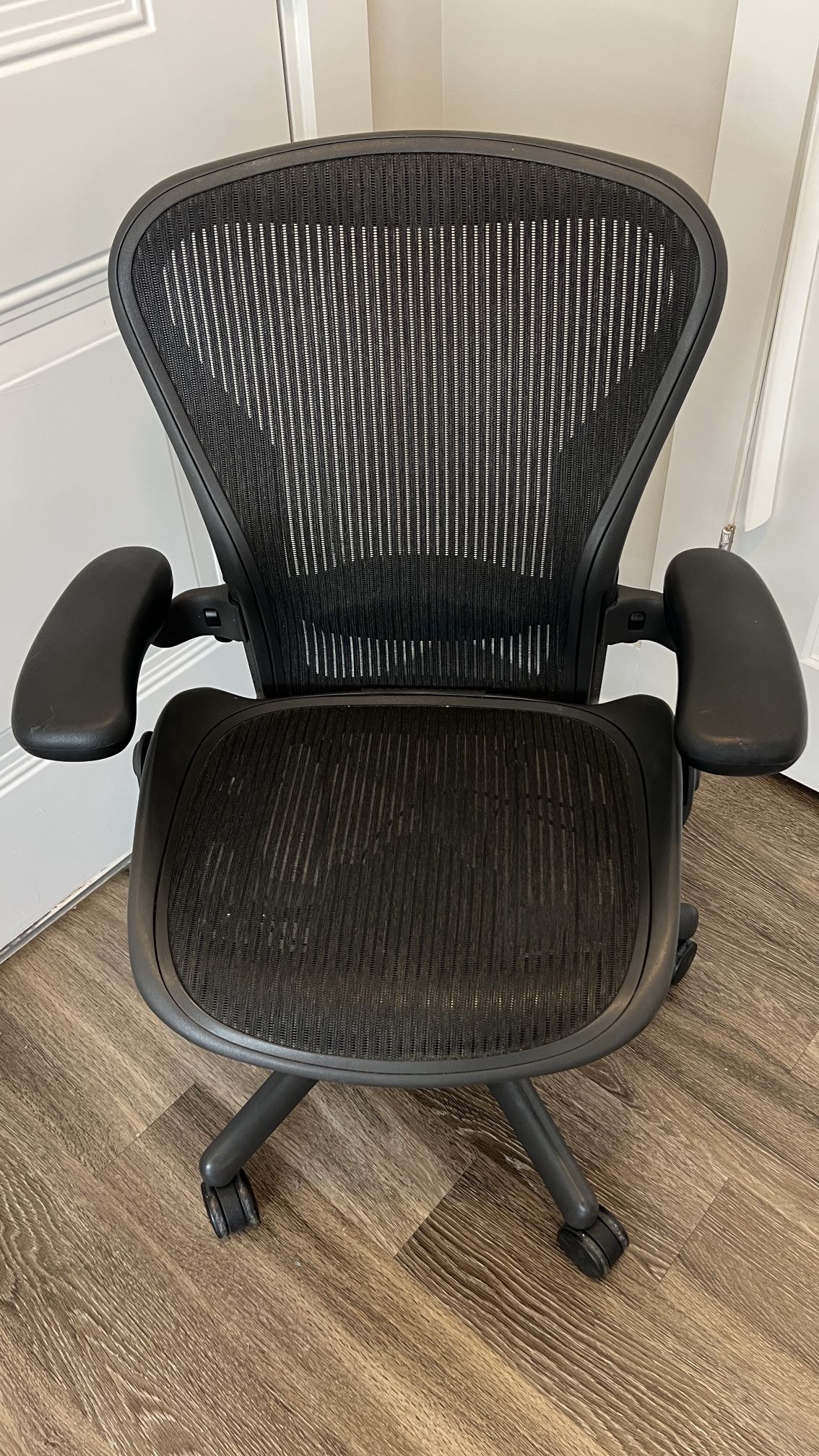 Herman  Miller Aeron Size B