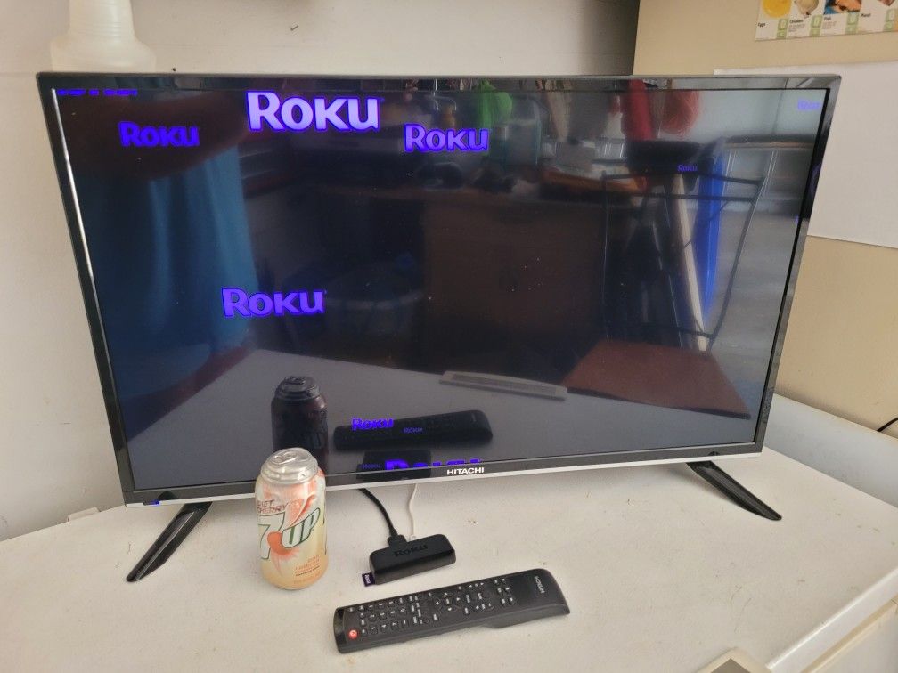 Hitachi 32" TV With Roku Express
