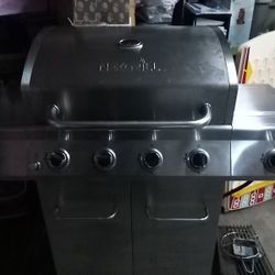 Nexgrill 4- Burner Freestanding/cart Propane Gas Grill with Side Burner and Cabinet (5 burners tot.)