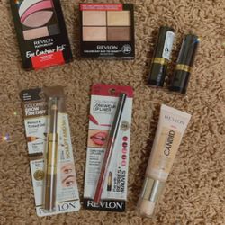 A bundle of 7  Pieces Revlon makeup.