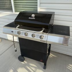 Char-Broil Performance Series Amplifire 4-Burner Gas Grill