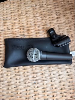 Microphone and cable