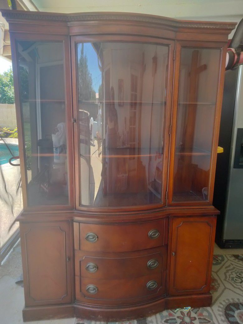 Drexel Vintage Antique Mahogany China Curio Cabinet With Rare/ Valuable Bow Front Curved Glass Door