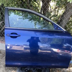 RIGHT FRONT DOOR (PASSENGER SIDE) 2007-2011 TOYOTA CAMRY (blue Color).