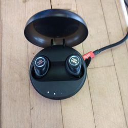 Jbl 3x Ear Buds --. 25.00 Obo