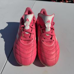 Sz 4 Adidas soccer cleats