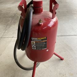 Central pneumatic Pressurized Abrasive Blaster