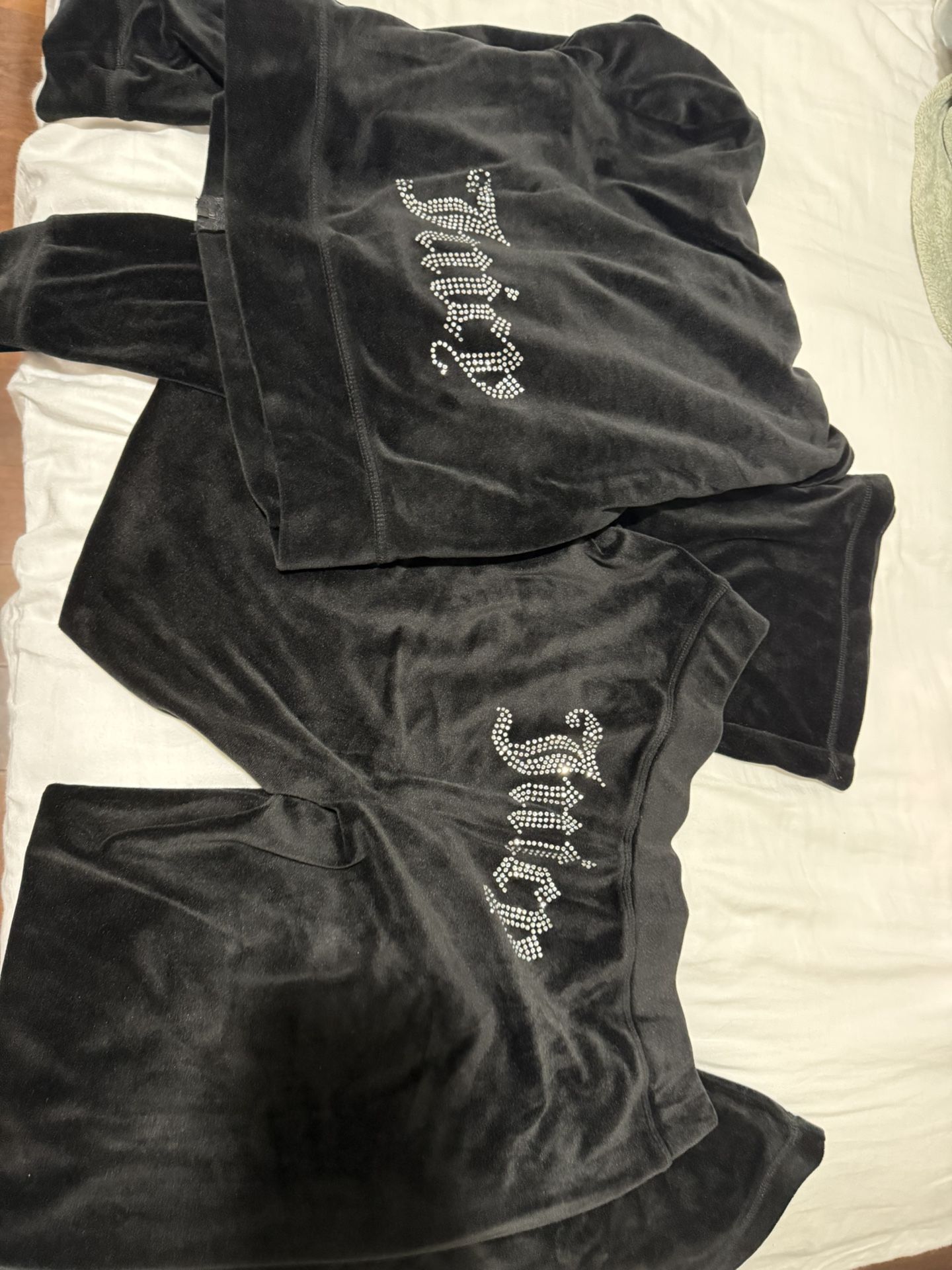 JUICY COUTURE SIZE LARGE BLACK SET