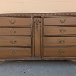 Dresser