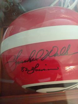 Authentic signed Herschel Walker Georgia bulldogs helmet in mirrored case with JSA certificate of authenticity
