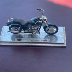 Green Harley Davidson, 1.18 diecast metal 2000 FXDL dyna rider
