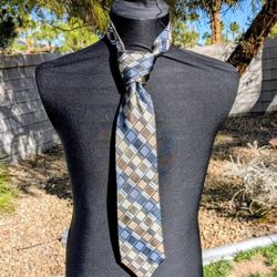 Kenneth Cole Reaction Necktie Silver Diamond Pattern  NWOT