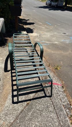 Free Lounge Chair