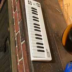 MIDI PLUS AKM320(16 ft usb cable )