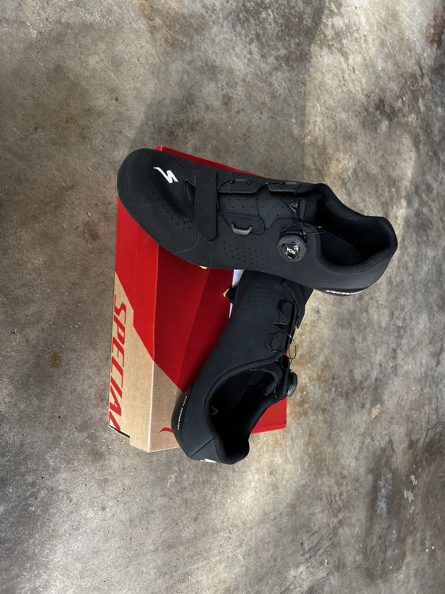 Specialized Shoes With Cleats 