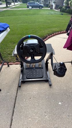 Play station Logitech G923 racing wheel and pedals