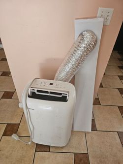 AC PORTABLE TOSHIBA 6000 BTU 260 sq ft Ideal HOSE,WINDOW COVER IS TOUCH SCREEN WORKS GREAT YOU CAN TEST IT BEFORE PURCHASE FOR ANY QUESTION TEXT ME PL