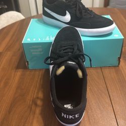 Black Nike SB Heritage Vulc Skate Show