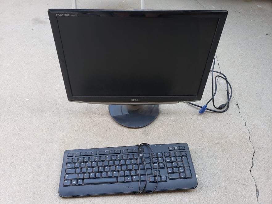 LG Computer Monitor And Keyboard 