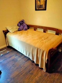 Solid wood daybed