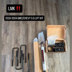 Rough Country 3.5 Lift Kit 