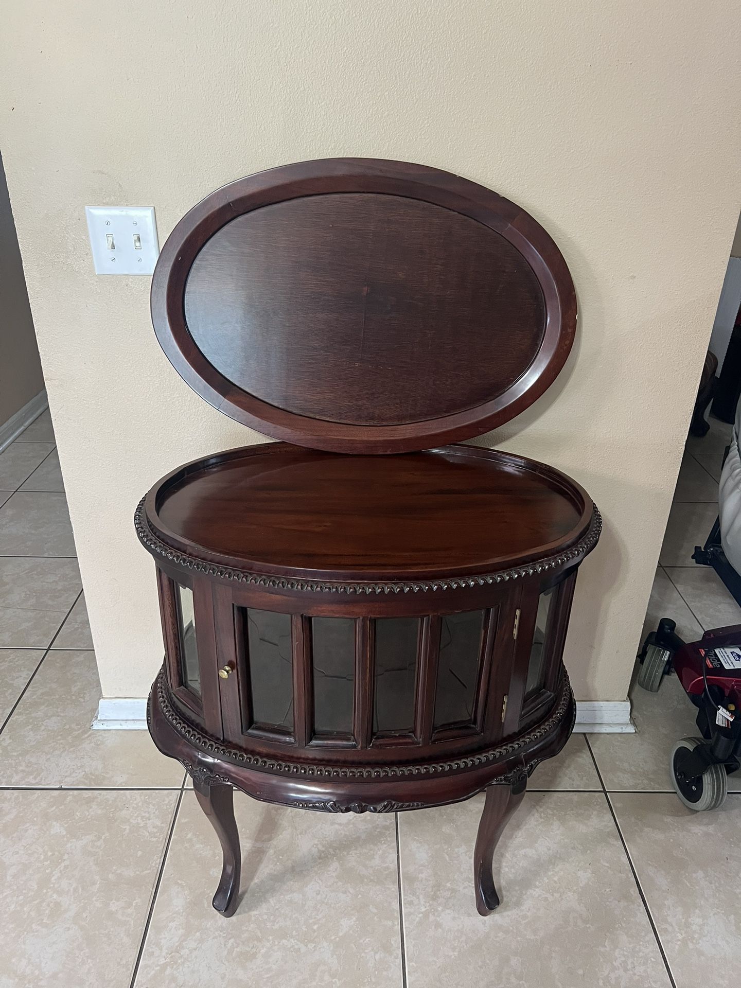 Oval Tray Top Mahogany Display Table by Niagara Furniture