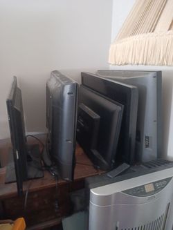 100.00.----5 flat screen tvs. At least 4are smart if not all.