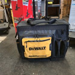 DEWALT Black-Yellow Polyester 12.125-in W x 18.25-in D x 19.25-in L Zippered Rolling Tool roll #2404