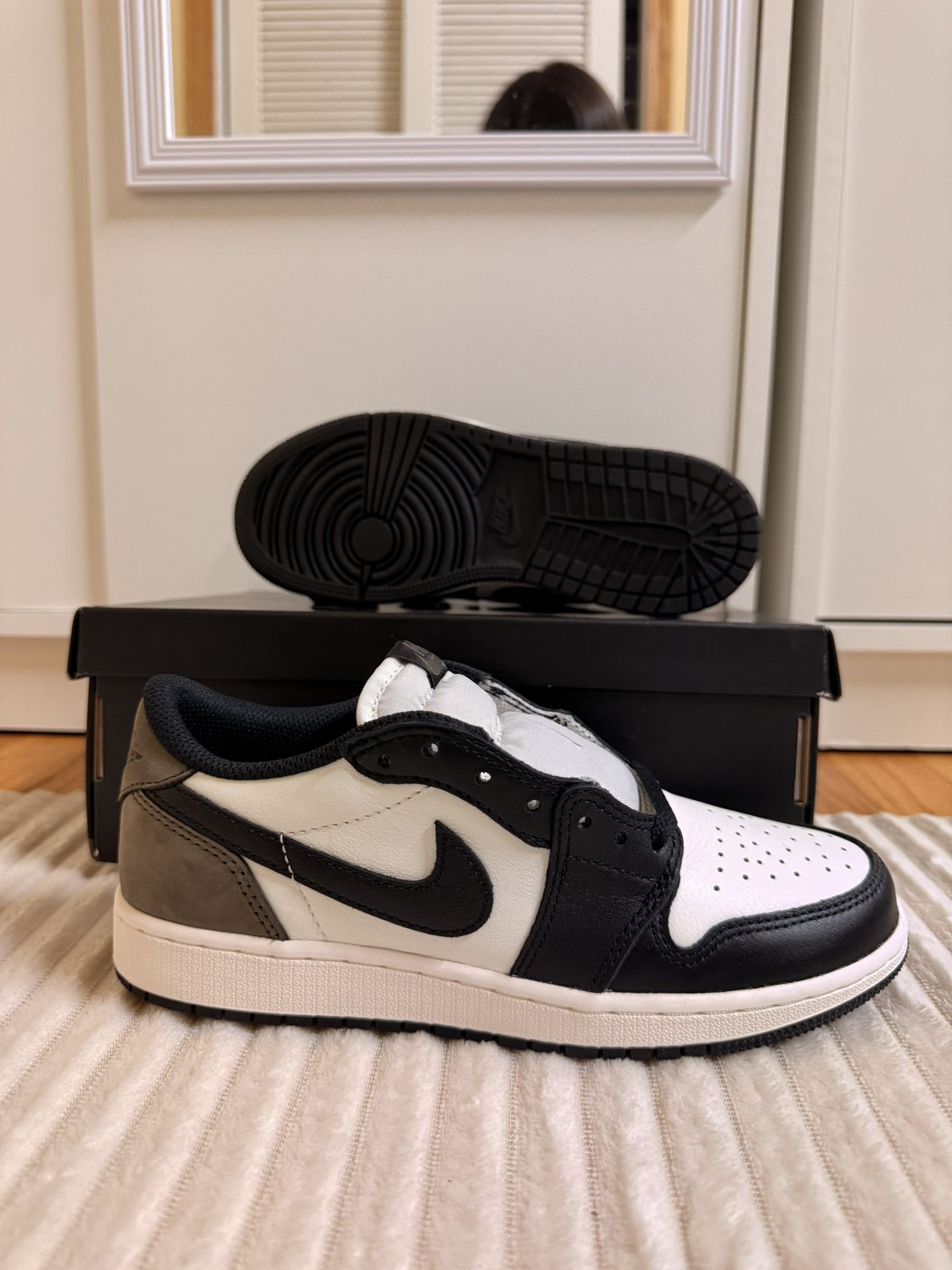 Jordan 1 Low Mocha