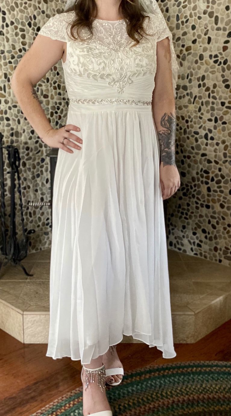 Ivory, Chiffon & Lace Wedding dress - Size 12