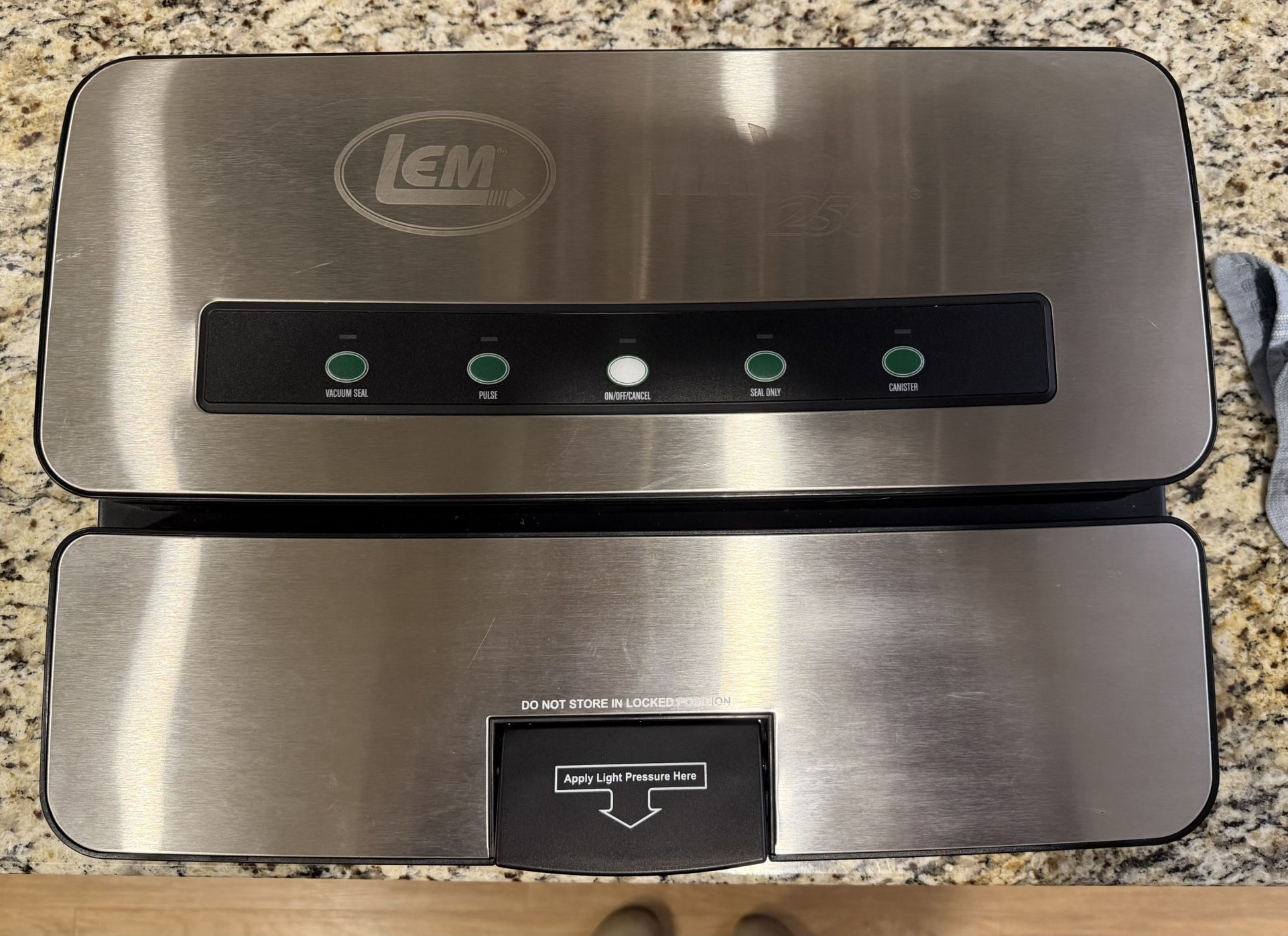 LEM MaxVac 250 Vacuum Sealer + LOTS of Bags!