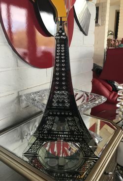 The Eiffel tower votive candle holder