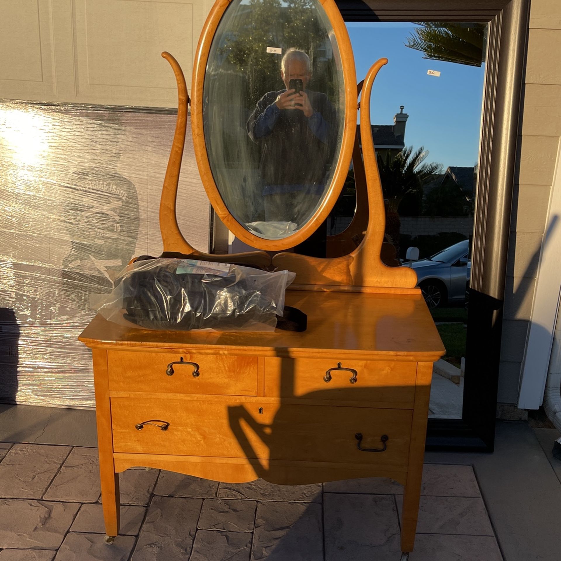Old Dresser