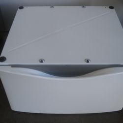 White Aluminum Washer Pedestal 