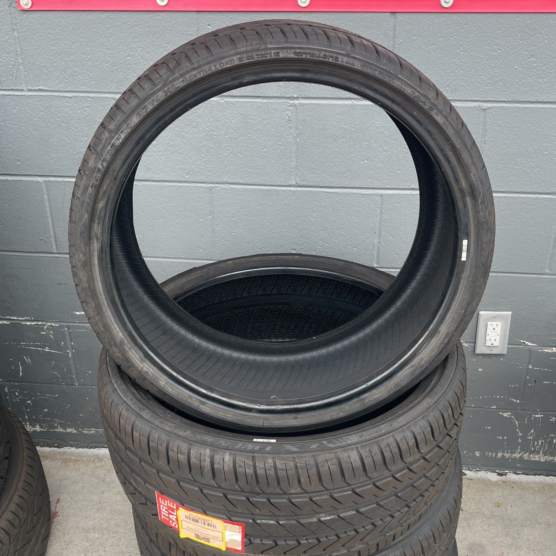 245/30/20 Lexani Tires