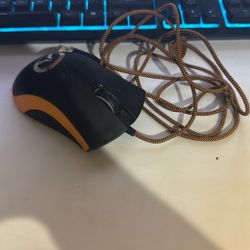 Razer RZ01-01210300-R3M1 DeathAdder Chroma Overwatch Edition - Chroma Enabled RGB Ergonomic Gaming Mouse - World's Most Precise Sensor - Comfortable G