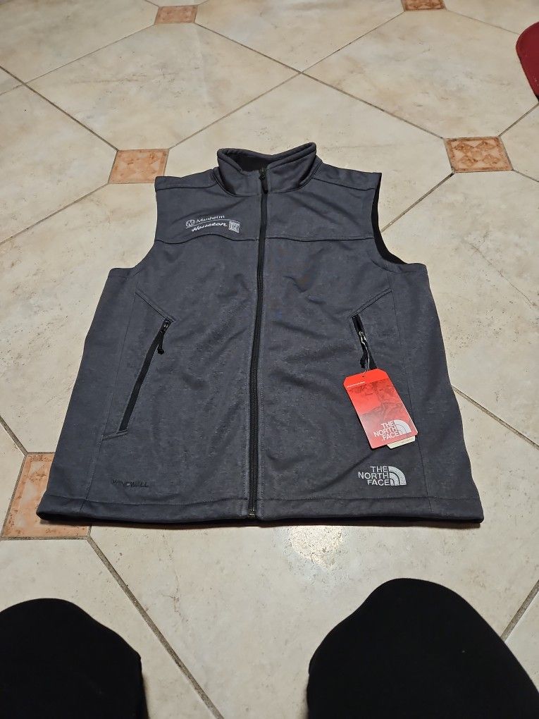 The North Face Winter Vest For Men's Size M BRAND NEW