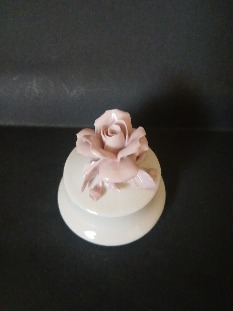 Vintage Nuova Capodimonte Round White Porcelain Trinket Box with Pink Rose (3"Hx3"W)