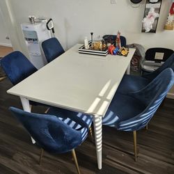 Dinning Table 