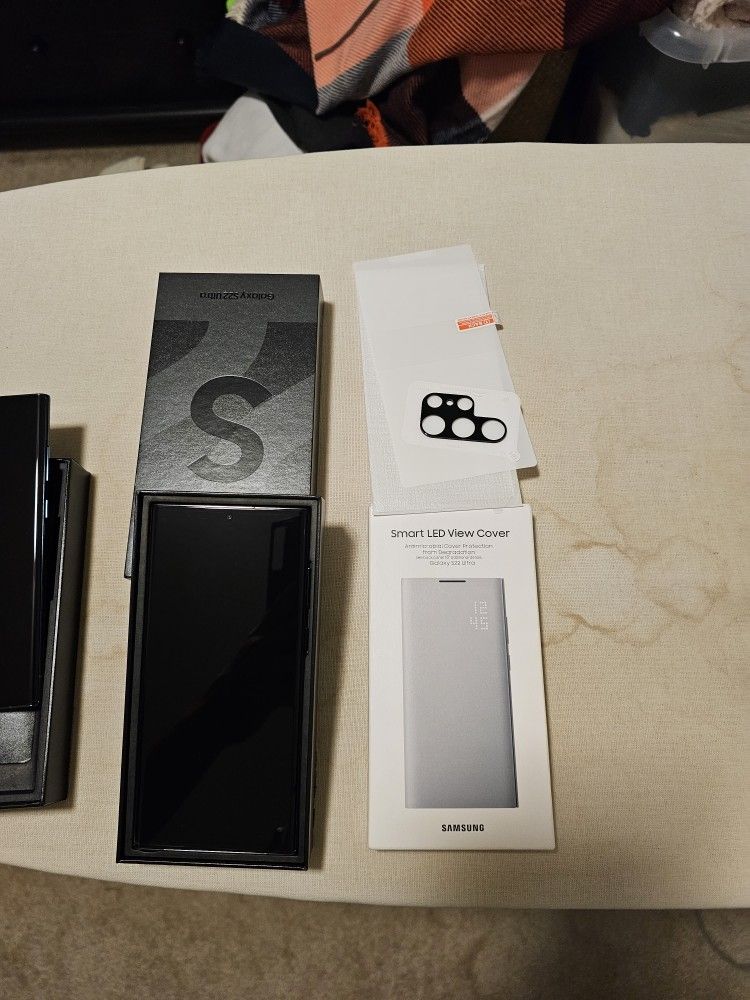 Samsung S22 Ultra Factory Unlocked 1TB Black for Sale in Orange, CA