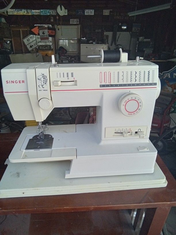 Singer Sewing Machine Comes With Manuel And Some Excessery Works Great