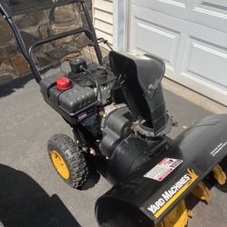 826 YardMachine W/electric Start Snowblower 