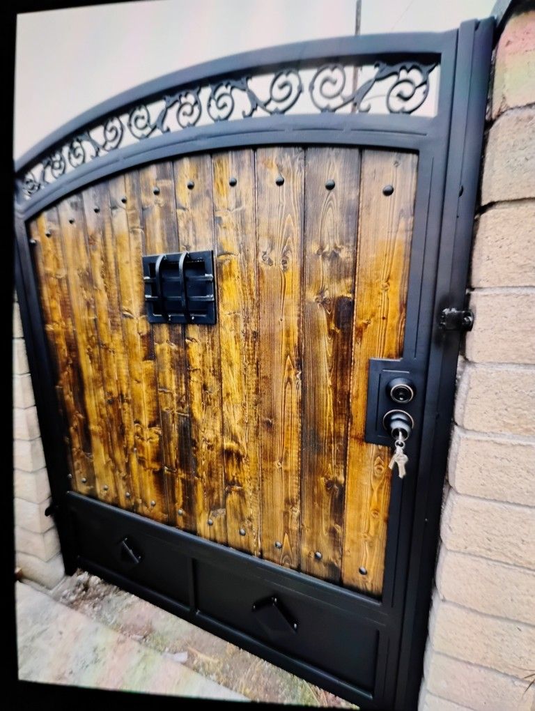 Custom Side Gate