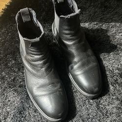 CHELSEA BOOTS