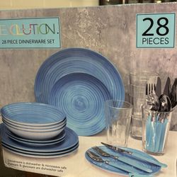 Brand New 28-Piece Dinnerware Set – Never Opened